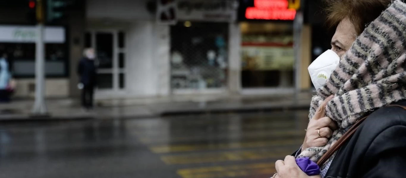 Επιμένει η κυβέρνηση στο αναποτελεσματικό lockdown: Σήμερα ανακοινώσεις για διπλή μάσκα και νέες «κόκκινες» περιοχές